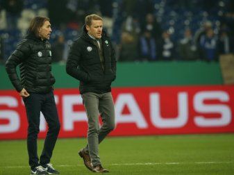 Olaf Rebbe (r.) steht hinter Trainer Martin Schmidt Olaf Rebbe (r.) steht hinter Trainer Martin Schmidt