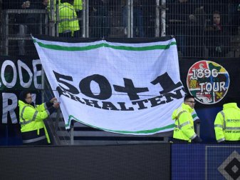 Die umstrittene 50+1-Regel sorgt bei Fans und Beteiligten gleichsam für Diskussion. Foto: Daniel Reinhardt Die umstrittene 50+1-Regel sorgt bei Fans und Beteiligten gleichsam für Diskussion. Foto: Daniel Reinhardt