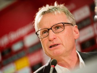 Bekam von Vereinspräsident Wolfgang Dietrich ein Lob ausgesprochen: VfB-Sportvorstand Michael Reschke. Foto: Christoph Schmidt Bekam von Vereinspräsident Wolfgang Dietrich ein Lob ausgesprochen: VfB-Sportvorstand Michael Reschke. Foto: Christoph Schmidt