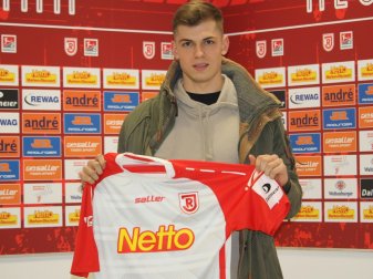 Kevin Hoffmann verlängert beim SSV Jahn Regensburg Kevin Hoffmann verlängert beim SSV Jahn Regensburg