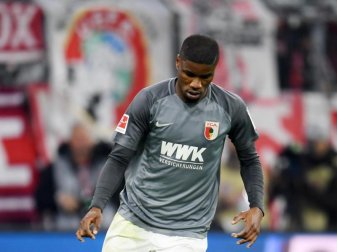 Augsburgs Kevin Danso freut sich auf das Duell mit Mario Gomez. Foto: Tobias Hase Augsburgs Kevin Danso freut sich auf das Duell mit Mario Gomez. Foto: Tobias Hase