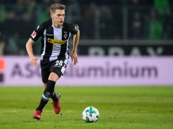 Matthias Ginter setzt sich kritisch mit der Fan-Frage auseinander. Foto: Marius Becker Matthias Ginter setzt sich kritisch mit der Fan-Frage auseinander. Foto: Marius Becker