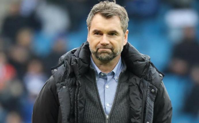 Aufgeben ist für HSV-Trainer Bernd Hollerbach keine Option. Foto: Christian Charisius