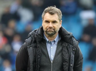 Aufgeben ist für HSV-Trainer Bernd Hollerbach keine Option. Foto: Christian Charisius Aufgeben ist für HSV-Trainer Bernd Hollerbach keine Option. Foto: Christian Charisius