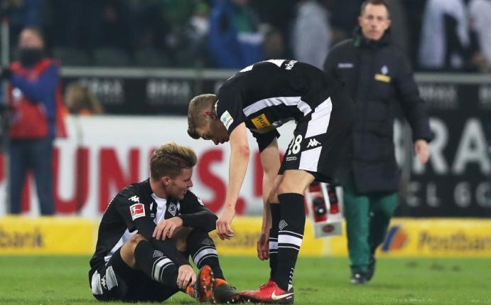 Nico Elvedi knickte im Spiel gegen den BVB um