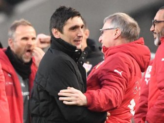 Tayfun Korkut gewann mit dem VfB erstmal auswärts. Foto: Marijan Murat Tayfun Korkut gewann mit dem VfB erstmal auswärts. Foto: Marijan Murat