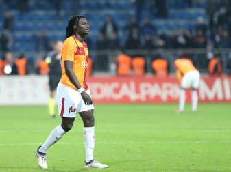 Bafetimbi Gomis spielte nach Ohnmachtsanfall weiter Bafetimbi Gomis spielte nach Ohnmachtsanfall weiter