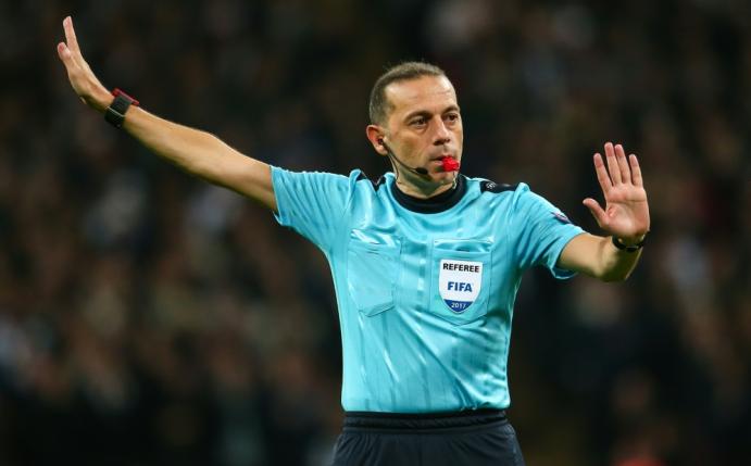 Im Blickpunkt: Schiedsrichter Cüneyt Cakir