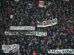 Fans von Eintracht Frankfurt hielten zu Spielbeginn Plakate als Protest gegen das Montagsspiel in die Höhe. Foto: Uwe Anspach
