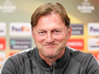 Schaut dem Europa-League-Rückspiel gegen den SSC Neapel zuversichtlich entgegen: RB-Coach Ralph Hasenhüttl. Foto: Jan Woitas Schaut dem Europa-League-Rückspiel gegen den SSC Neapel zuversichtlich entgegen: RB-Coach Ralph Hasenhüttl. Foto: Jan Woitas