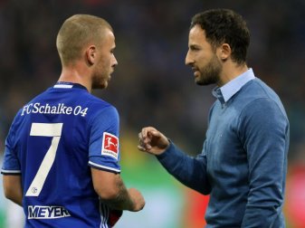 Schalke-Trainer Domenico Tedesco (r) kämpft um den Verbleib von Max Meyer. Foto: Ina Fassbender Schalke-Trainer Domenico Tedesco (r) kämpft um den Verbleib von Max Meyer. Foto: Ina Fassbender