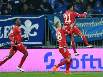 Der 1. FC Kaiserslautern feierte im Abstiegskampf einen wichtigen Sieg. Foto: Uwe Anspach Der 1. FC Kaiserslautern feierte im Abstiegskampf einen wichtigen Sieg. Foto: Uwe Anspach