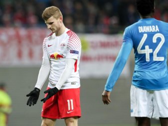 Leipzigs Nationalspieler Timo Werner (l) hadert nach einem Fehlpass mit sich selber. Foto: Jan Woitas Leipzigs Nationalspieler Timo Werner (l) hadert nach einem Fehlpass mit sich selber. Foto: Jan Woitas