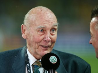 Horst Eckel sorgt sich um seinen FCK Horst Eckel sorgt sich um seinen FCK