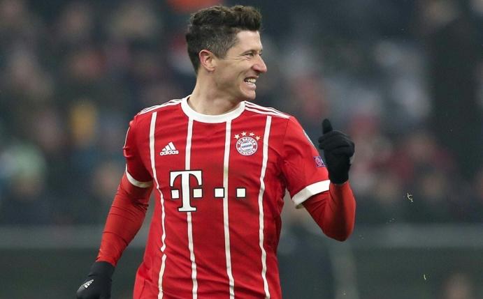 Robert Lewandowski findet die Spekulationen lustig