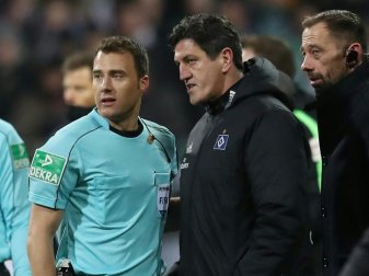 Nordderby: Felix Zwayer ist noch nach Abpfiff gefordert Nordderby: Felix Zwayer ist noch nach Abpfiff gefordert