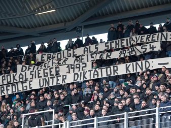 Bei Hannover 96 sind die Anhänger untereinander zerstritten. Foto: Julian Stratenschulte Bei Hannover 96 sind die Anhänger untereinander zerstritten. Foto: Julian Stratenschulte