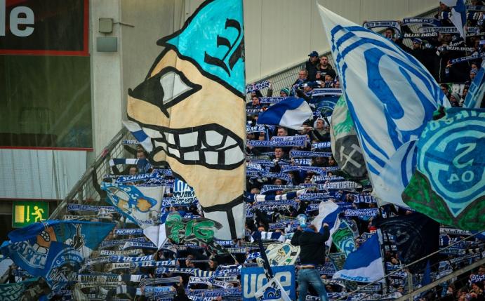 Zwei verletzte Schalke-Fans in Leverkusen