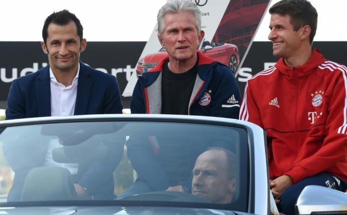 Heynckes (M.) ist voll des Lobes für Thomas Müller (r.)