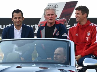Heynckes (M.) ist voll des Lobes für Thomas Müller (r.) Heynckes (M.) ist voll des Lobes für Thomas Müller (r.)