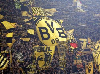 Dortmunds gelbe Wand wird gegen Augsburg vermutlich stiller als sonst. Foto: Friso Gentsch Dortmunds gelbe Wand wird gegen Augsburg vermutlich stiller als sonst. Foto: Friso Gentsch