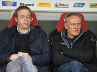 Plädiert für Kader-Obergrenzen: Freiburgs Sportdirektor Klemens Hartenbach (l). Foto: Patrick Seeger Plädiert für Kader-Obergrenzen: Freiburgs Sportdirektor Klemens Hartenbach (l). Foto: Patrick Seeger