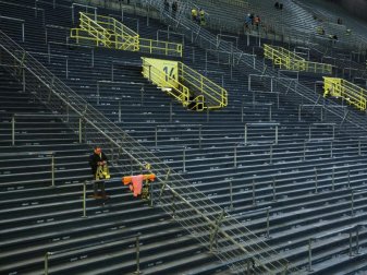 Die Südtribüne in Dortmund ist kurz vor dem Spiel noch sehr leer. Foto: Ina Fassbender Die Südtribüne in Dortmund ist kurz vor dem Spiel noch sehr leer. Foto: Ina Fassbender