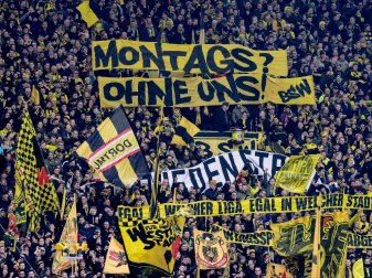 Fußballfans wehren sich gegen Montagsspiele Fußballfans wehren sich gegen Montagsspiele