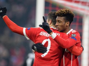 Kingsley Coman (r) fehlt den Bayern wegen eines Risses des Syndesmosebandes. Foto: Matthias Balk Kingsley Coman (r) fehlt den Bayern wegen eines Risses des Syndesmosebandes. Foto: Matthias Balk