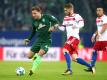 Philipp Bargfrede (l.) bleibt bei Werder Bremen