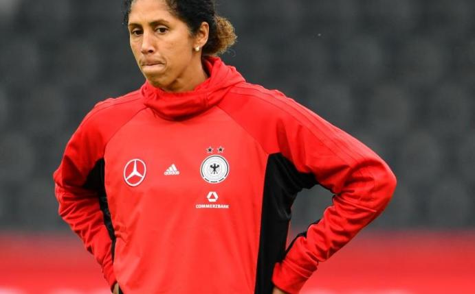Bundestrainerin Steffi Jones spielt mit ihrem Team beim Vier-Länder-Turnier in den USA mit. Foto: Uwe Anspach