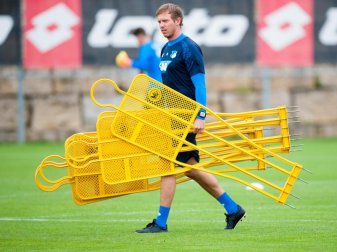 Hoffenheims Trainer Julian Nagelsmann stellt sich hinter seine Spieler. Foto: Christoph Schmidt Hoffenheims Trainer Julian Nagelsmann stellt sich hinter seine Spieler. Foto: Christoph Schmidt
