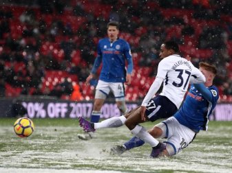 Tottenhams Kyle Walker-Peters (M) trifft zum 6:1 gegen den AFC Rochdale. Foto: Nick Potts/PA Wire Tottenhams Kyle Walker-Peters (M) trifft zum 6:1 gegen den AFC Rochdale. Foto: Nick Potts/PA Wire