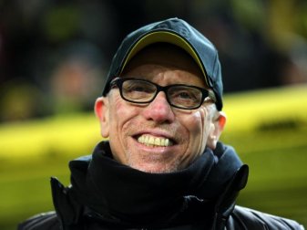 Dortmunds Trainer Peter Stöger muss mit seinem Team in Leipzig antreten. Foto: Ina Fassbender