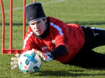 Torwart Marwin Hitz bringt nach Meinung seines Trainers beim FC Augsburg Topleistungen in jedem Spiel. Foto: Stefan Puchner Torwart Marwin Hitz bringt nach Meinung seines Trainers beim FC Augsburg Topleistungen in jedem Spiel. Foto: Stefan Puchner