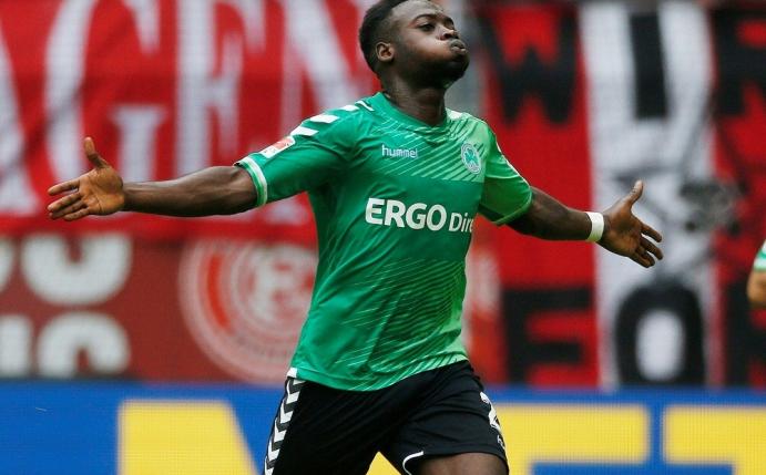 Khaled Narey erzielt die Führung im Frankenderby