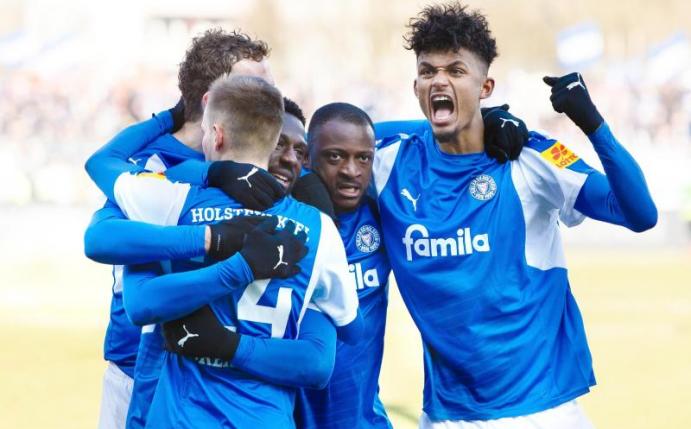 Holstein Kiel feierte einen 5:0-Erfolg gegen den MSV Duisburg. Foto: Frank Molter