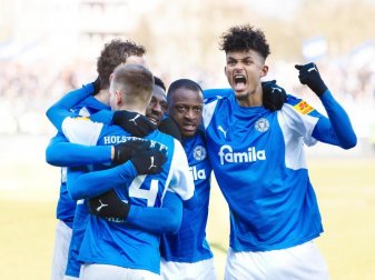 Holstein Kiel feierte einen 5:0-Erfolg gegen den MSV Duisburg. Foto: Frank Molter Holstein Kiel feierte einen 5:0-Erfolg gegen den MSV Duisburg. Foto: Frank Molter