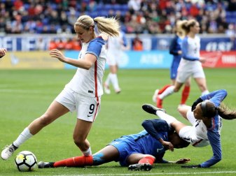 DFB-Frauen spielen unentschieden gegen England DFB-Frauen spielen unentschieden gegen England