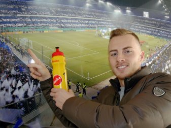 Flekkens Flasche wurde für einen guten Zweck versteigert Flekkens Flasche wurde für einen guten Zweck versteigert