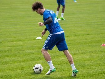Hat nach seinem Kreuzbandriss wieder das Training mit dem Ball aufgenommen: HSV-Profi Nicolai Müller. Foto: Ingo Wagner Hat nach seinem Kreuzbandriss wieder das Training mit dem Ball aufgenommen: HSV-Profi Nicolai Müller. Foto: Ingo Wagner