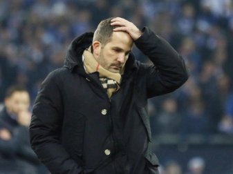 Hat derzeit mit einigen Verletzten zu kämpfen: FCA-Coach Manuel Baum. Foto: Ina Fassbender Hat derzeit mit einigen Verletzten zu kämpfen: FCA-Coach Manuel Baum. Foto: Ina Fassbender