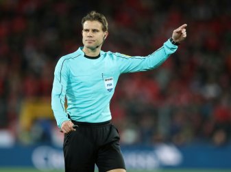Brych hofft mit vier weiteren Schiedsrichtern auf WM Brych hofft mit vier weiteren Schiedsrichtern auf WM