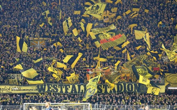 Bündnis "Südtribüne Dortmund" hilft Austria Salzburg
