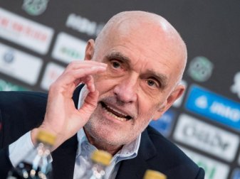 Weiß, wie sich ein Bundesliga-Abstieg anfühlt: 96-Clubchef Martin Kind. Foto: Peter Steffen Weiß, wie sich ein Bundesliga-Abstieg anfühlt: 96-Clubchef Martin Kind. Foto: Peter Steffen
