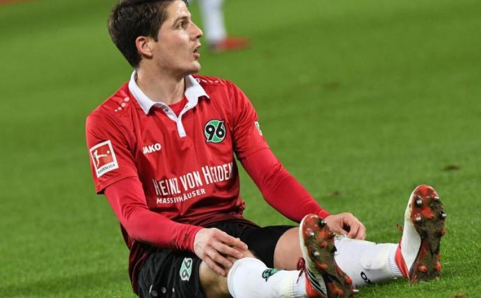 Hannover 96 hofft auf den Einsatz von Kapitän Pirmin Schwegler. Foto: Peter Steffen