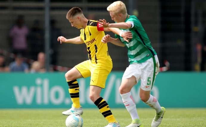 Will in der Bundesliga spielen: Julian Rieckmann (r.)