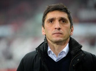 Kann im Heimspiel gegen Leipzig seine Bestbesetzung aufbieten: VfB-Coach Tayfun Korkut. Foto: Matthias Balk Kann im Heimspiel gegen Leipzig seine Bestbesetzung aufbieten: VfB-Coach Tayfun Korkut. Foto: Matthias Balk