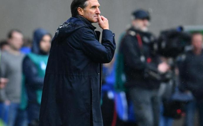 Wartet weiterhin auf seinen ersten Sieg als Wolfsburg-Coach: Bruno Labbadia. Foto: Uwe Anspach