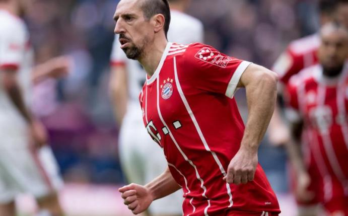 Machte sich nach dem Führungstreffer gegen den HSV auf den Weg zu seinem Sohn Seif. Foto: Sven Hoppe